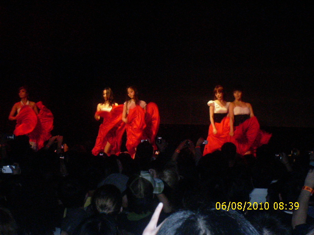 wondergirlstourchicago-20100609